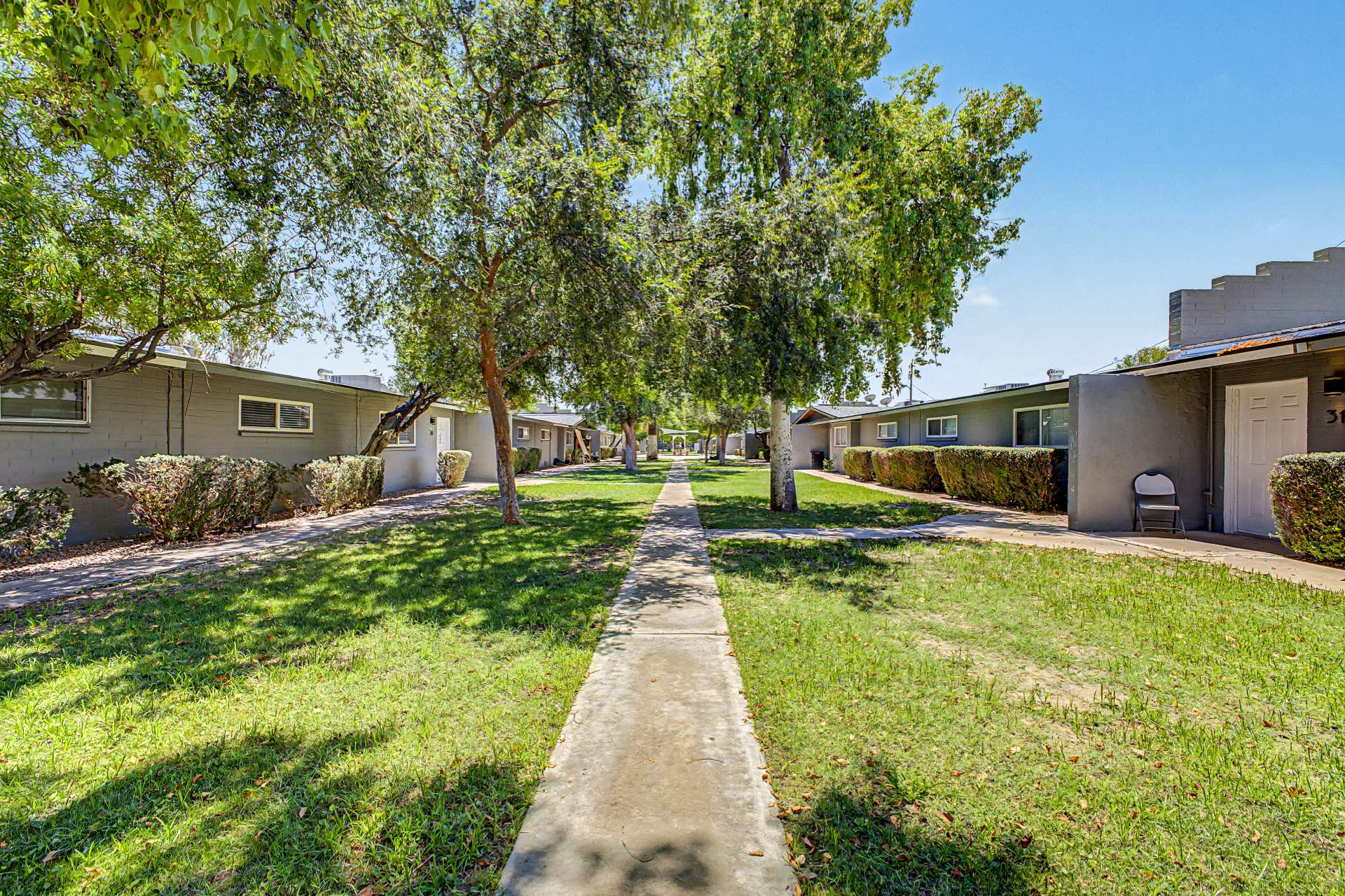 Oasis 33 — photo 1 of 11